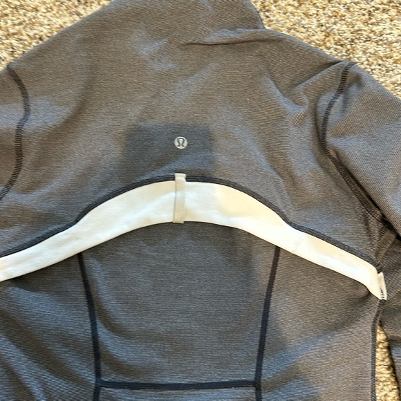 Lululemon define zip up. Size 8. - Picture 7 of 7